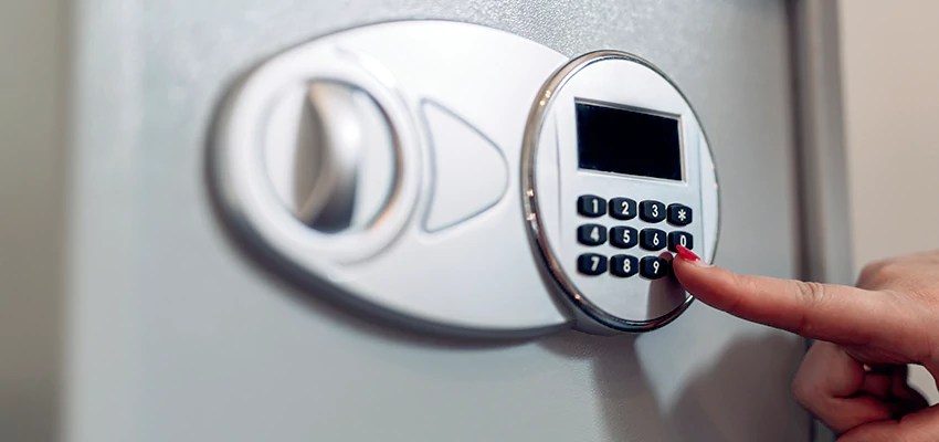 Jewelry Safe Cracking in Old Fig Garden, California