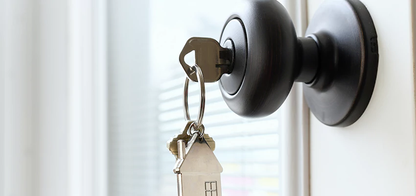 Bifold Door Knob Replacement in Old Fig Garden, California