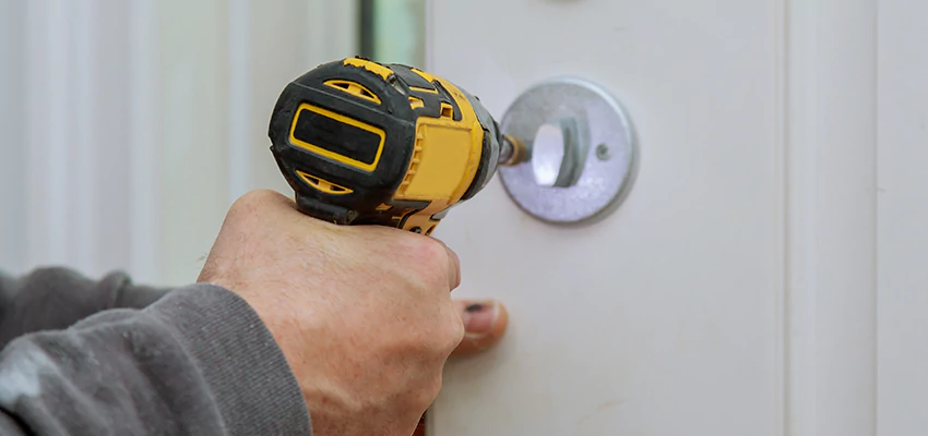 Street Locksmith For Smart Lock Repair in Old Fig Garden, CA
